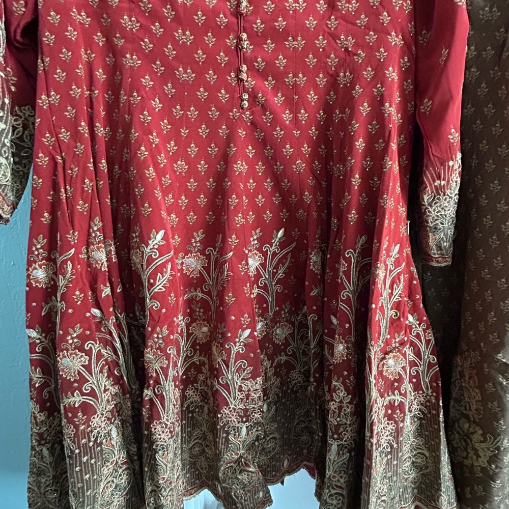 2 piece elegant Indian suit for any event statement piece Indian suit - Picture 6 of 10